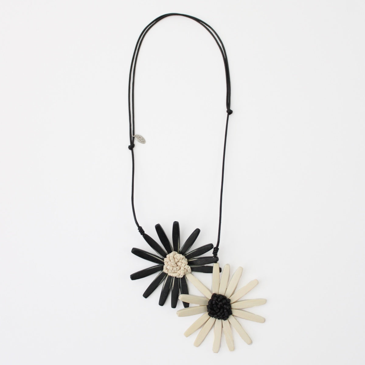 Black and white big flowers wooden necklace